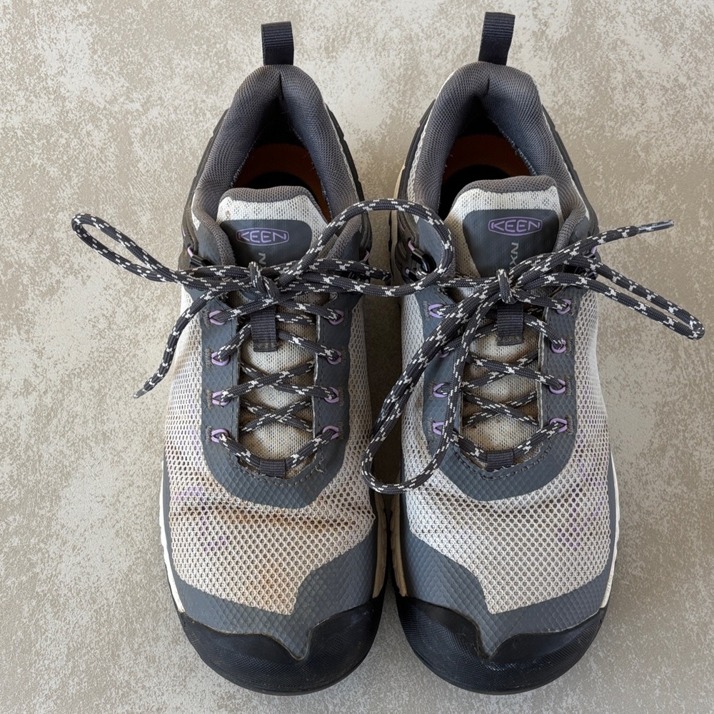 Women’s Keen NXIS waterproof hiking shoes sz 8.5